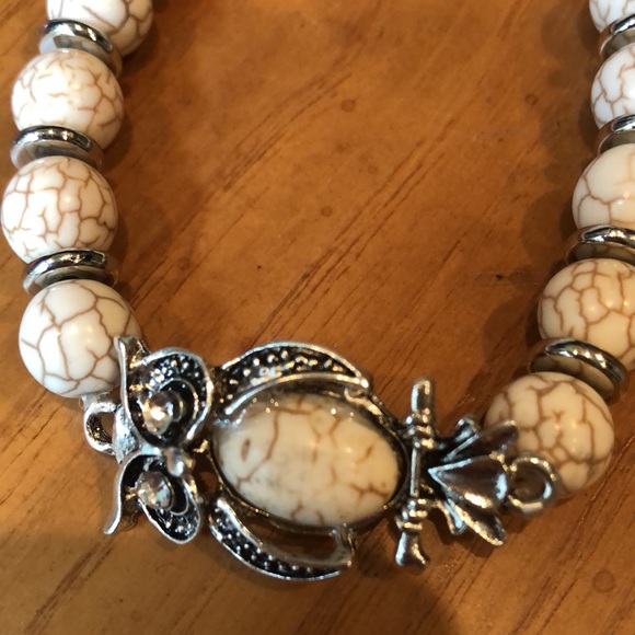 NEW Unique Owl charm & bead bracelet Cream/Tan color beads silver tone accents - Picture 4 of 11
